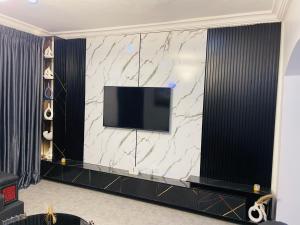 TV a/nebo společenská místnost v ubytování Sam Apartment