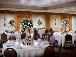 Restaurace v ubytování Mövenpick Hotel Beirut + 224 fotografií