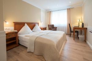 Postel nebo postele na pokoji v ubytování Hotel 'Zum Augarten'