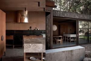 een keuken en eetkamer van een huis bij Ross Farm - Dairy in Meeniyan