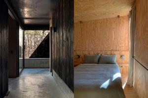 een slaapkamer met een bed in een kamer met een raam bij Ross Farm - Dairy in Meeniyan