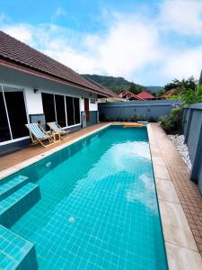 Swimmingpoolen hos eller tæt på Baan Fah Sai 2-Bedroom Pool Villa