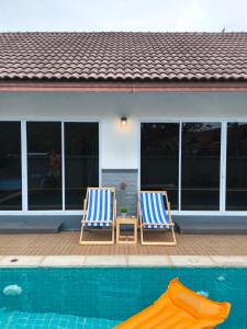 Swimmingpoolen hos eller tæt på Baan Fah Sai 2-Bedroom Pool Villa