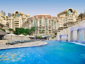 Πισίνα στο ή κοντά στο Swissôtel Al Murooj Dubai
