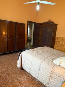 En eller flere senge i et værelse på Casa Quinta en Colonia Caroya