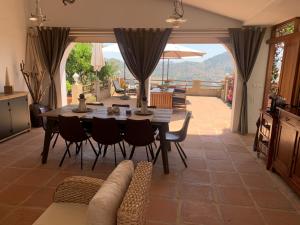 En balkon eller terrasse på Casa Azafranes - Boutique B&B - Arenas