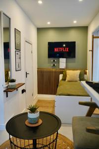 a living room with a bed and a table at The Cozy Cave in Castleton