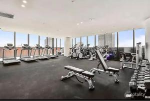 Billede fra billedgalleriet på Luxury 2B2B Apartment Sky One Box Hill i Box Hill