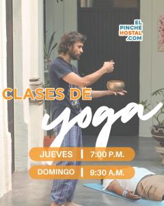 ein Plakat für eine Show mit einem Mann, der eine Schüssel hält in der Unterkunft El Pinche Hostal in Guadalajara + 31 Fotos