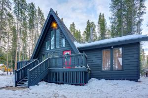 4 Mi to Ski Lift Cabin with Hot Tub in Breckenridge v zimě