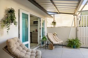 Et opholdsområde på Ocean Park Studio Pool at Riviera Villa