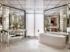 Φωτογραφία από το άλμπουμ του Hôtel Le Royal Monceau Raffles Paris στο Παρίσι