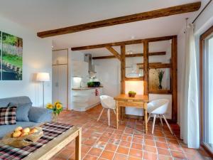 Et opholdsområde på Holiday apartment in Lübben with barbecue