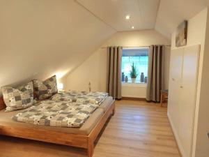 En eller flere senge i et værelse på Cabin with 2 bedrooms