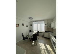 Kuchyň nebo kuchyňský kout v ubytování Holiday home with 4 bedrooms