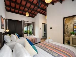 a large bedroom with two beds and a large window at Emerald Coast House in An Bàn (2)