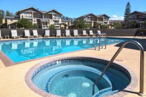 a large swimming pool with chairs in a resort at Waikoloa retreat with BBQ & pool access in Waikoloa Village