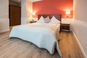 Postel nebo postele na pokoji v ubytování Hotel 'Zum Augarten'