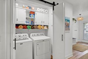 Kuchyň nebo kuchyňský kout v ubytování Its Hugo Cottage