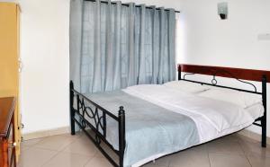 Arusha Naaz Hotel tesisinde bir odada yatak veya yataklar