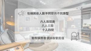 un soggiorno con mobili bianchi di Rolling hills a Puli Altre 24 foto