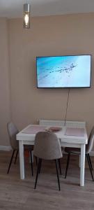 TV a/nebo společenská místnost v ubytování Gina’s studio.