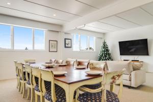 TV/trung tâm giải trí tại Hosts on the Coast The Whitianga Loft