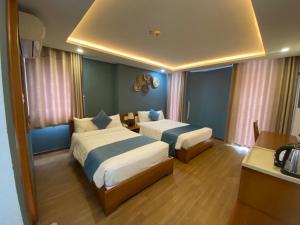 En eller flere senge i et værelse på New Merry Hotel And Spa