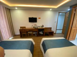 Et tv og/eller underholdning på New Merry Hotel And Spa