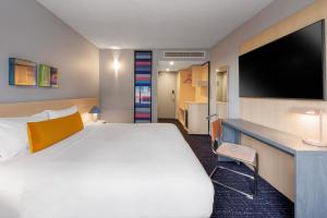 Postel nebo postele na pokoji v ubytování lyf on Elizabeth Melbourne