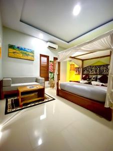 Postel nebo postele na pokoji v ubytování Ubud Suarga Private Pool Villa
