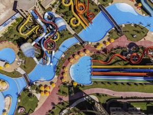 Bazén v ubytování Rixos Premium Seagate nebo v jeho okolí