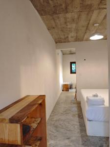 En eller flere senge i et værelse på Casa Momo Playa Zipolite Oaxaca + 15 billeder