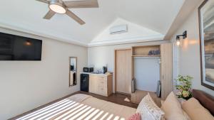 TV/trung tâm giải trí tại Chic Luxury Cabin