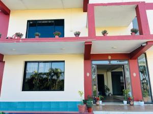 Tòa nhà nơi khách sạn tọa lạc