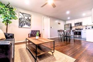 Kuchyň nebo kuchyňský kout v ubytování Stay Longer, Save 10 percent, Relax in Comfort 15