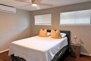 Postel nebo postele na pokoji v ubytování Stay Longer, Save 10 percent, Relax in Comfort 15