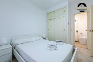 En eller flere senge i et værelse på Apartamento El Bajondillo + 12 billeder