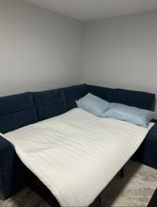 En eller flere senge i et værelse på Cozynest