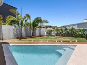 Swimmingpoolen hos eller tæt på Pearl House Coastal Luxury Retreat with Pool