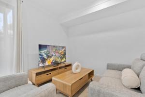 Televiisor ja/või meelelahutuskeskus majutusasutuses Beacon Central