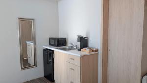 Nhà bếp/bếp nhỏ tại Chic Luxury Cabin