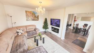 een woonkamer met een bank en een kerstboom bij Richview Gardens Suite, 3-bdr in Toronto