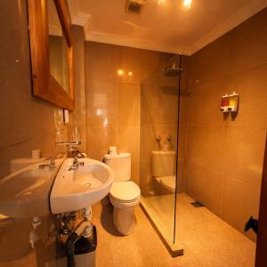 Phòng tắm tại The Loft Komodo