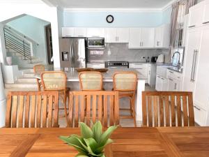 Køkken eller tekøkken på Silver Sands Villas - by ZenBreak