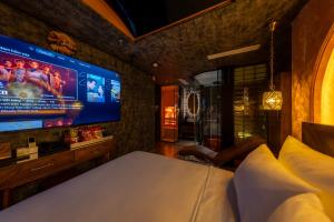 TV a/nebo společenská místnost v ubytování Pynt Hotel 6