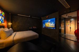 TV a/nebo společenská místnost v ubytování Pynt Hotel 6 + 33 fotografií