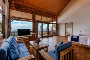 Et tv og/eller underholdning på Seraya Cove Estate managed by Manara