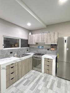 Køkken eller tekøkken på Suites y Apartamentos Familiares, Casa Salinas