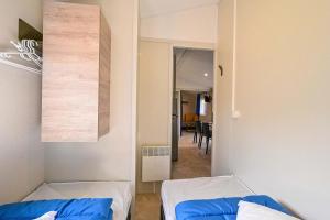 En eller flere senge i et værelse på Camping 4 étoiles - Parc aquatique - ccafefi